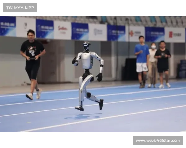 人形机器人参与火炬传递 展示科技前沿成果